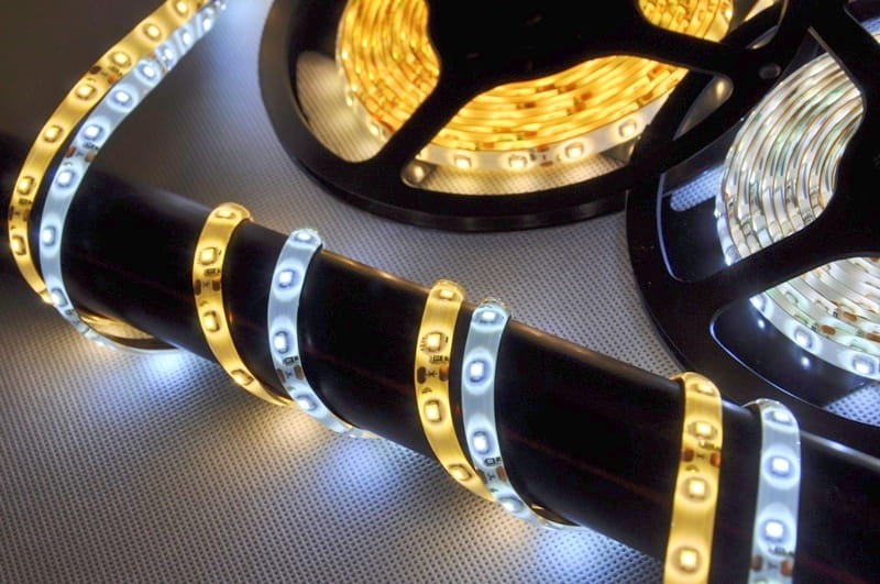 Taśma 300 LED SMD3528 IP65 wodoodporna biała ciepła 1m