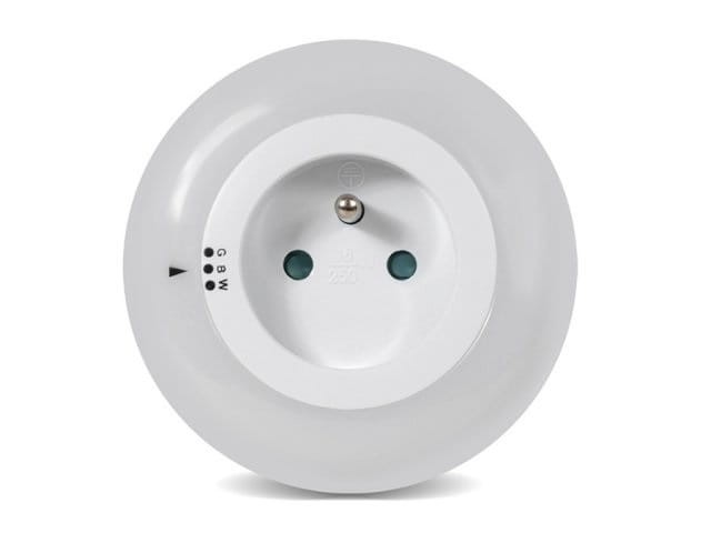 Lampka nocna z czujnikiem zmierzchu z gniazdem 230V 3 kolory MCE122