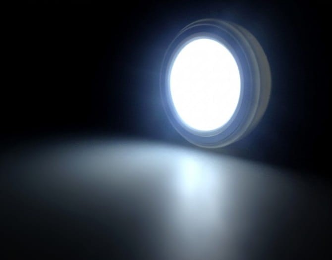 Lampa LED z sensorem ruchu stojak-haczyk MCE222