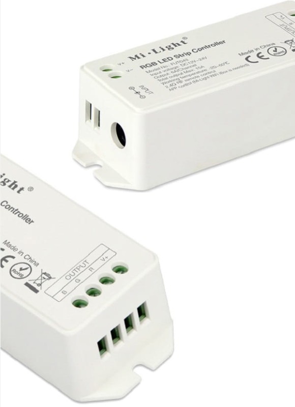 Milight Kontroler LED RGB strefowy 15A FUT043