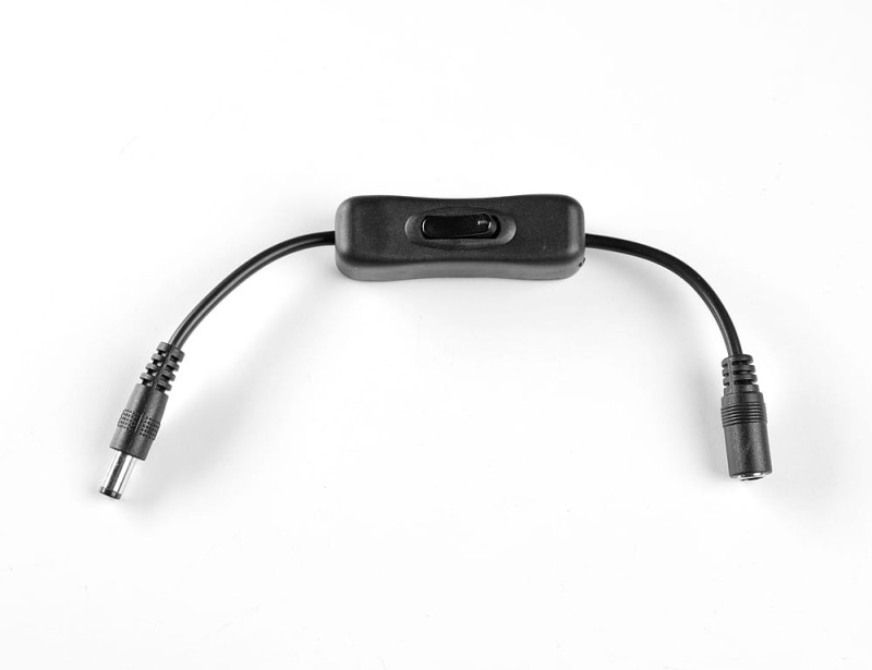 Włącznik z gniazdem i wtykiem DC