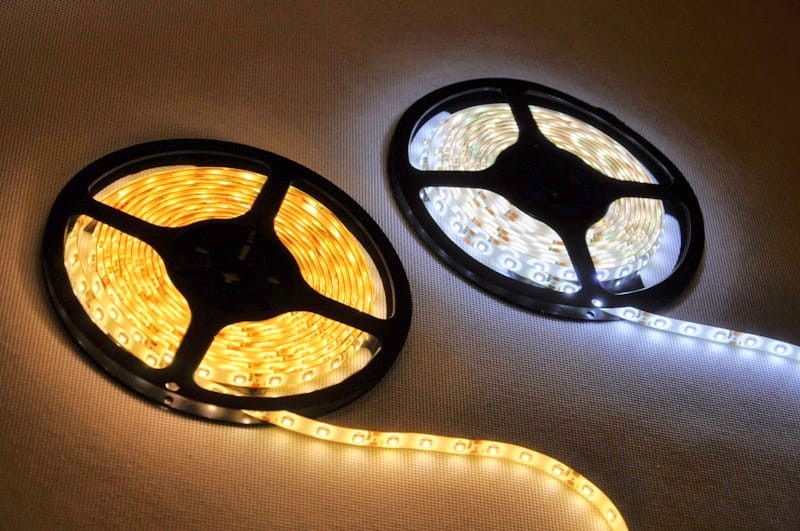 Taśma 300 LED SMD3528 IP65 wodoodporna biała ciepła 1m