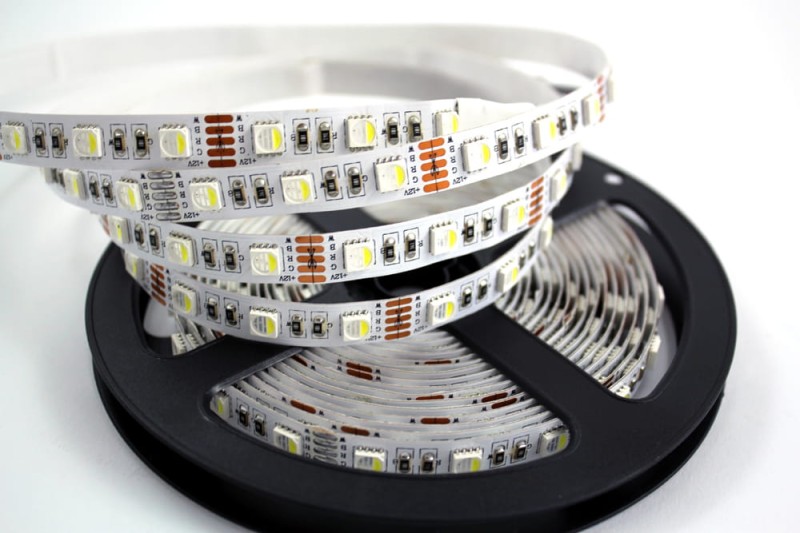 Taśma 4w1 RGBW +zimny 300 LED SMD5050 IP20